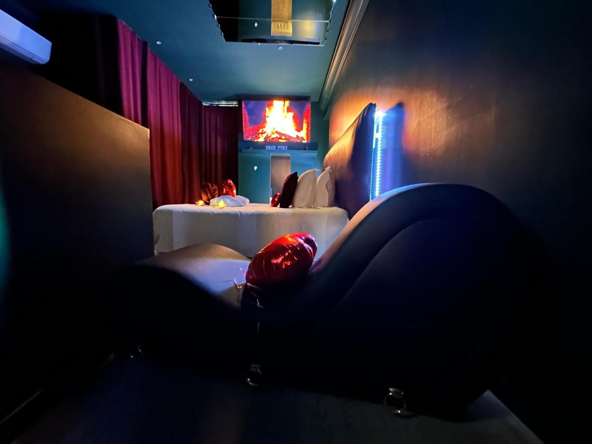 Mieuxqualhotel Jacuzzi Privatif Velvet Desire Bordeaux Exteriér fotografie