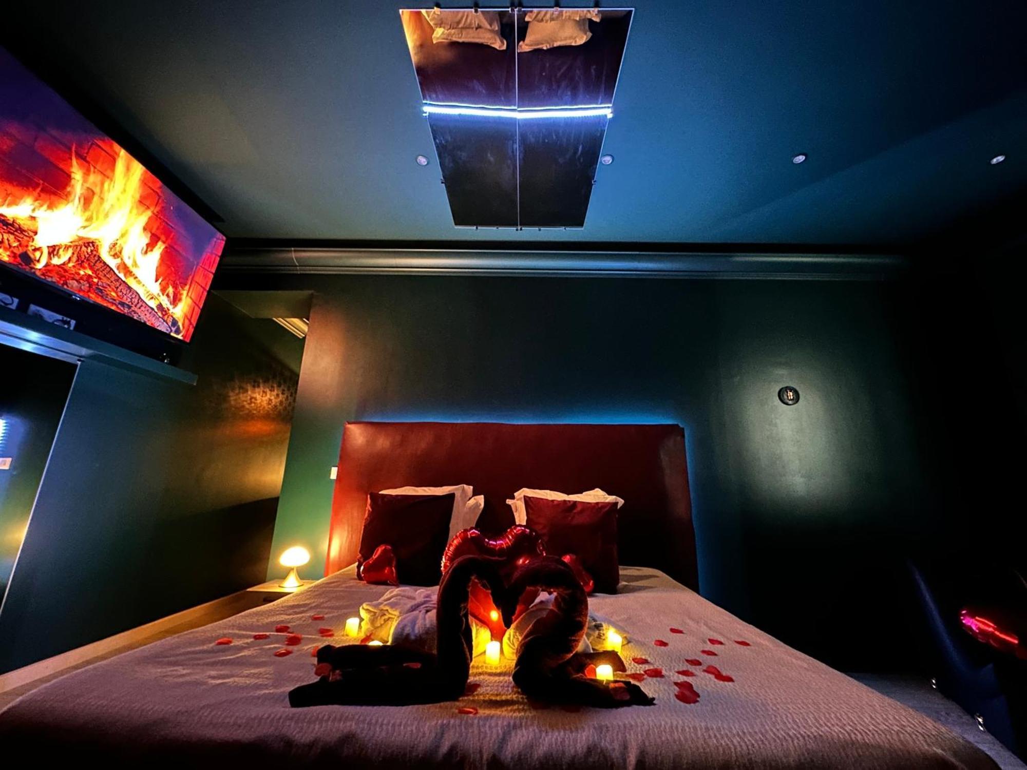 Mieuxqualhotel Jacuzzi Privatif Velvet Desire Bordeaux Exteriér fotografie