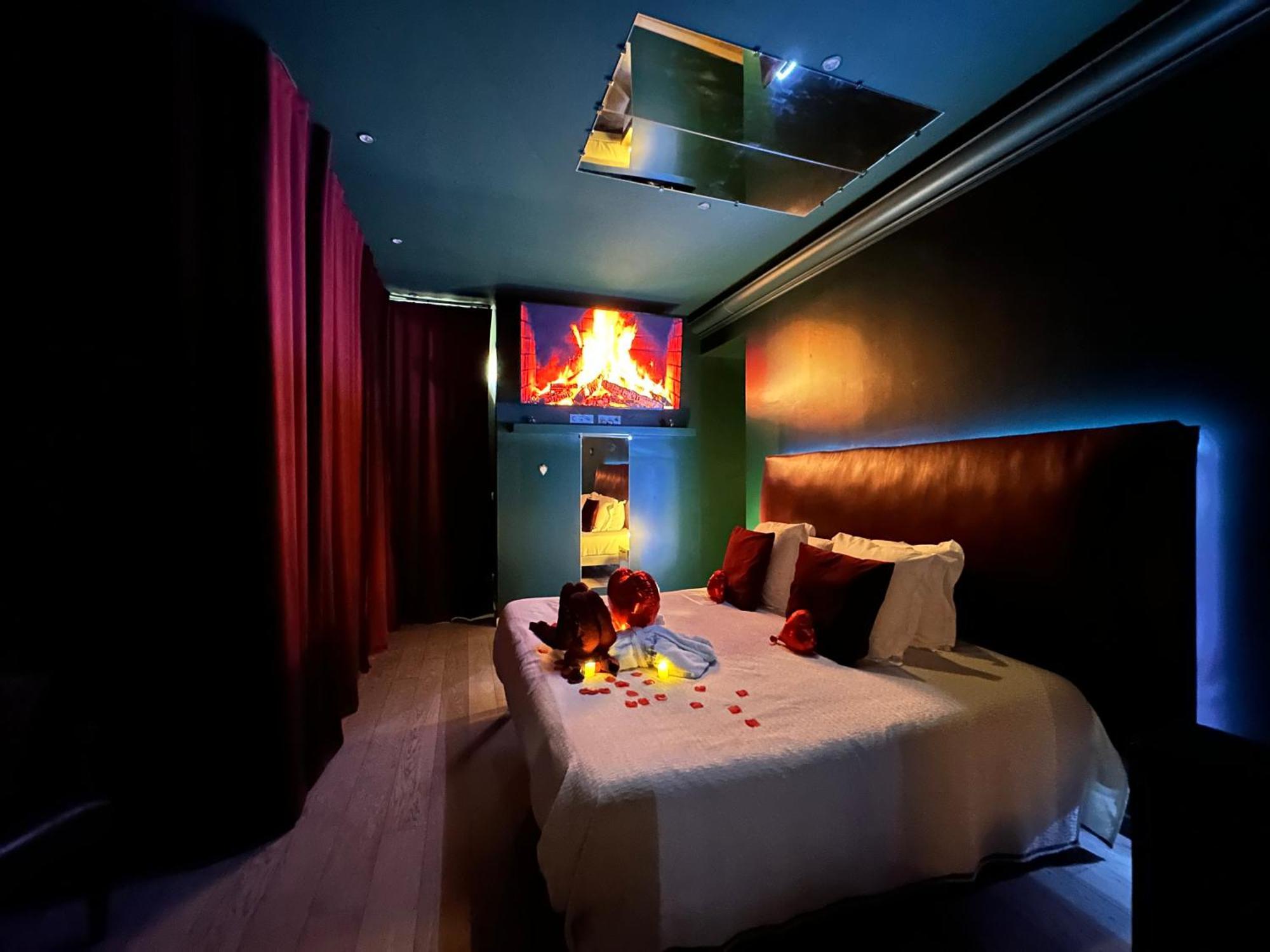 Mieuxqualhotel Jacuzzi Privatif Velvet Desire Bordeaux Exteriér fotografie