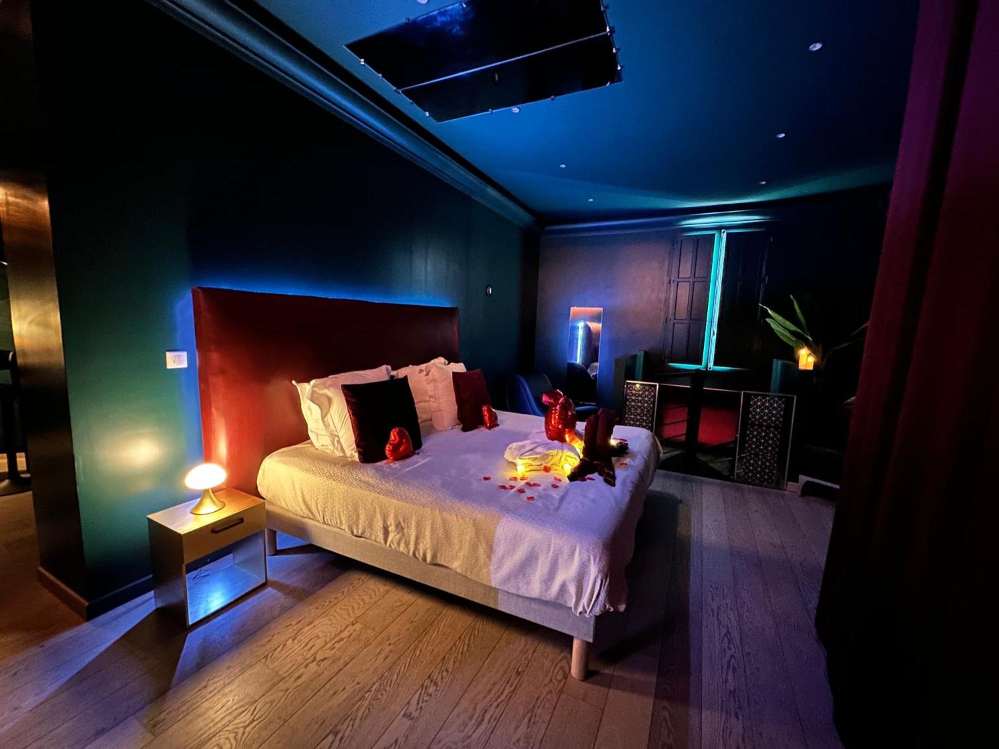 Mieuxqualhotel Jacuzzi Privatif Velvet Desire Bordeaux Exteriér fotografie